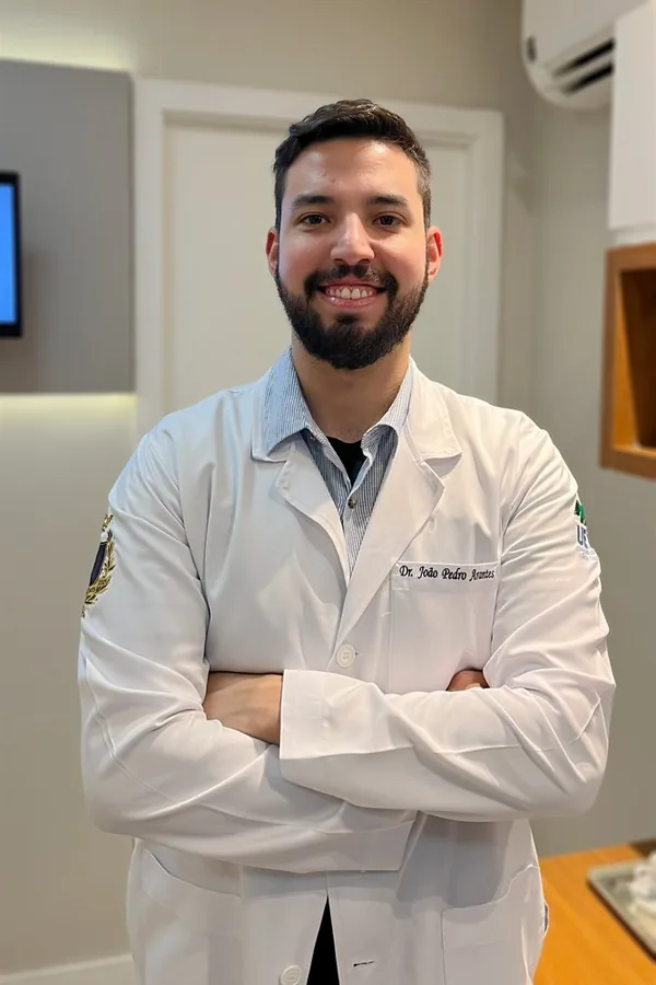 Dr. João Pedro Arantes da Cunha, médico oftalmologista